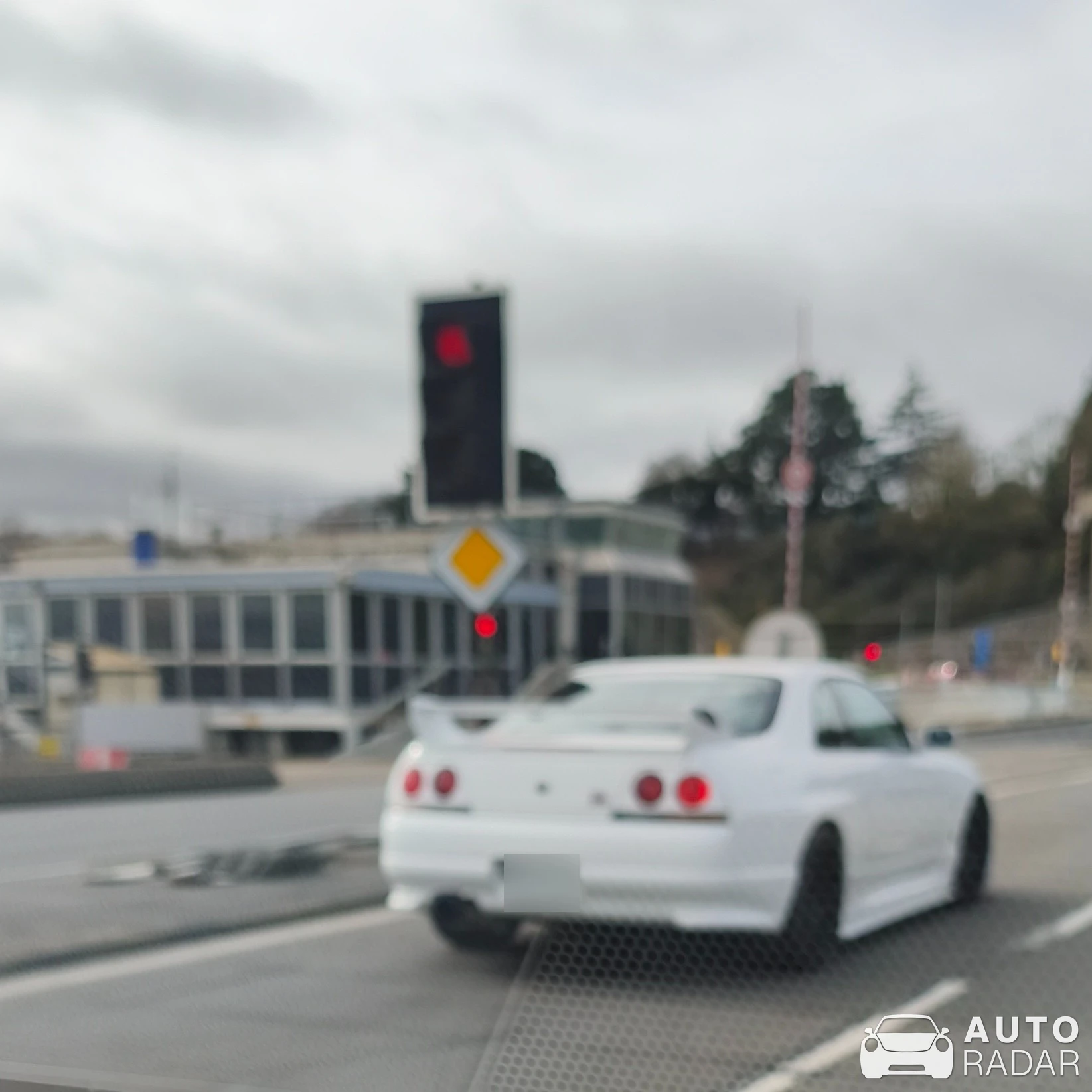 Nissan Skyline R33 spotted in Saint-Malo