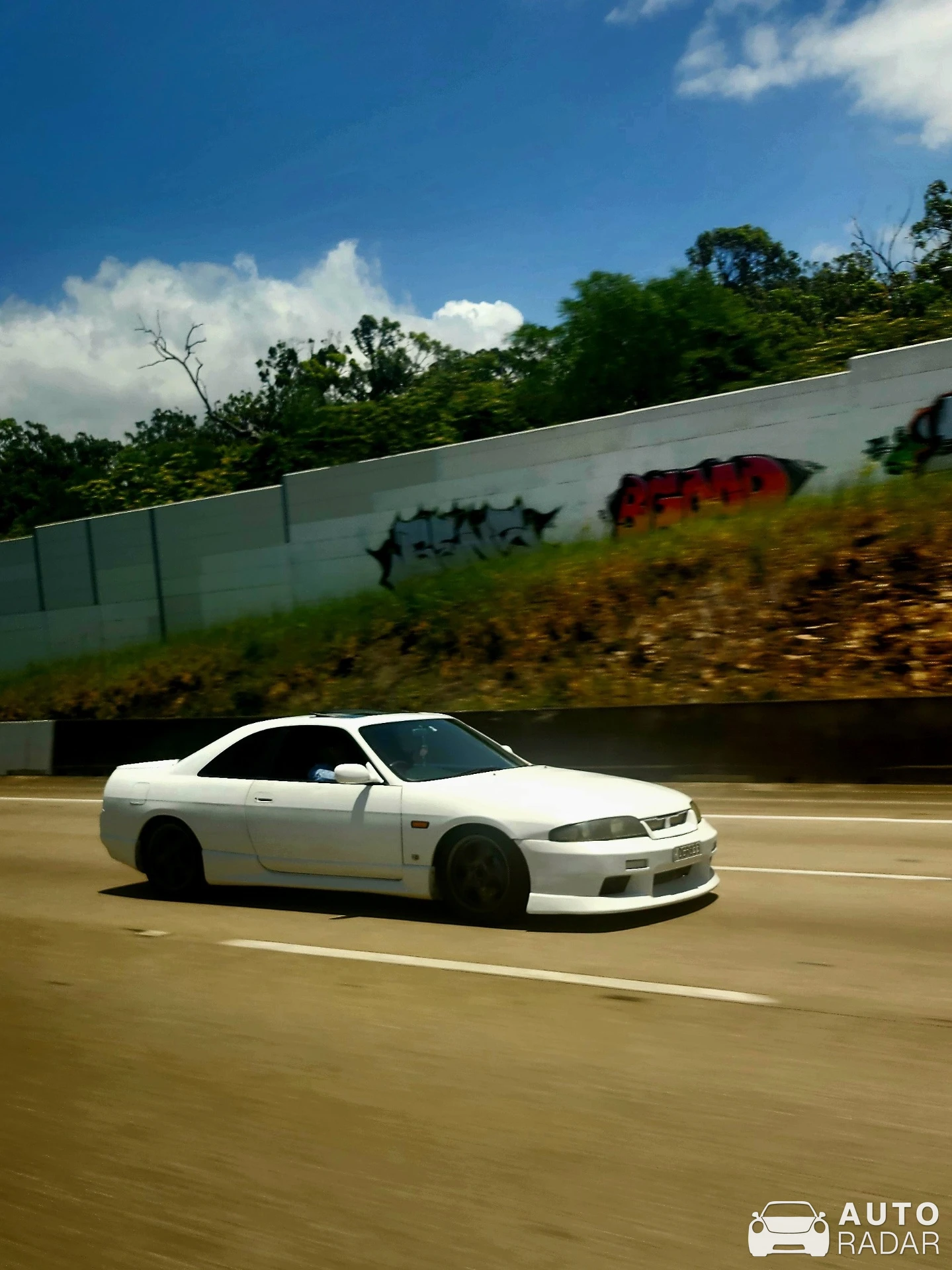 Nissan Skyline R33 spotted in Slacks Creek, Australia