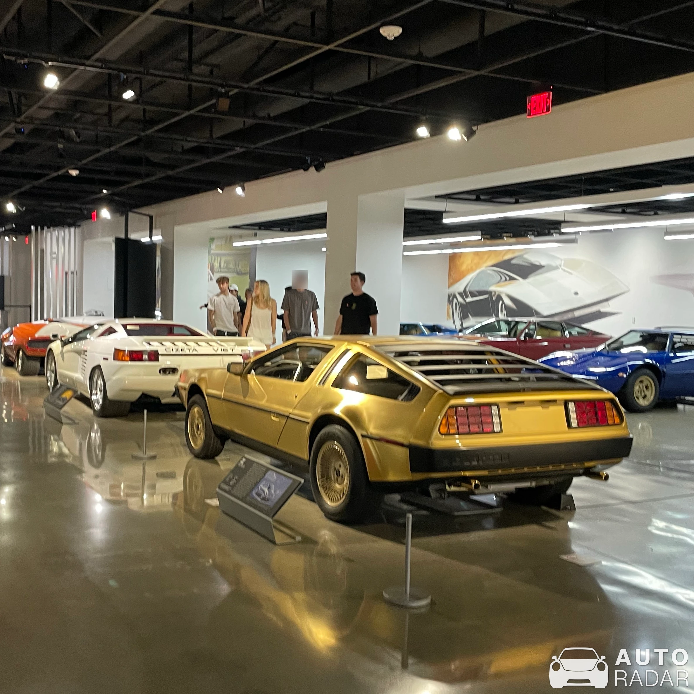 DeLorean DMC-12 Golden Dream spotted in Los Angeles