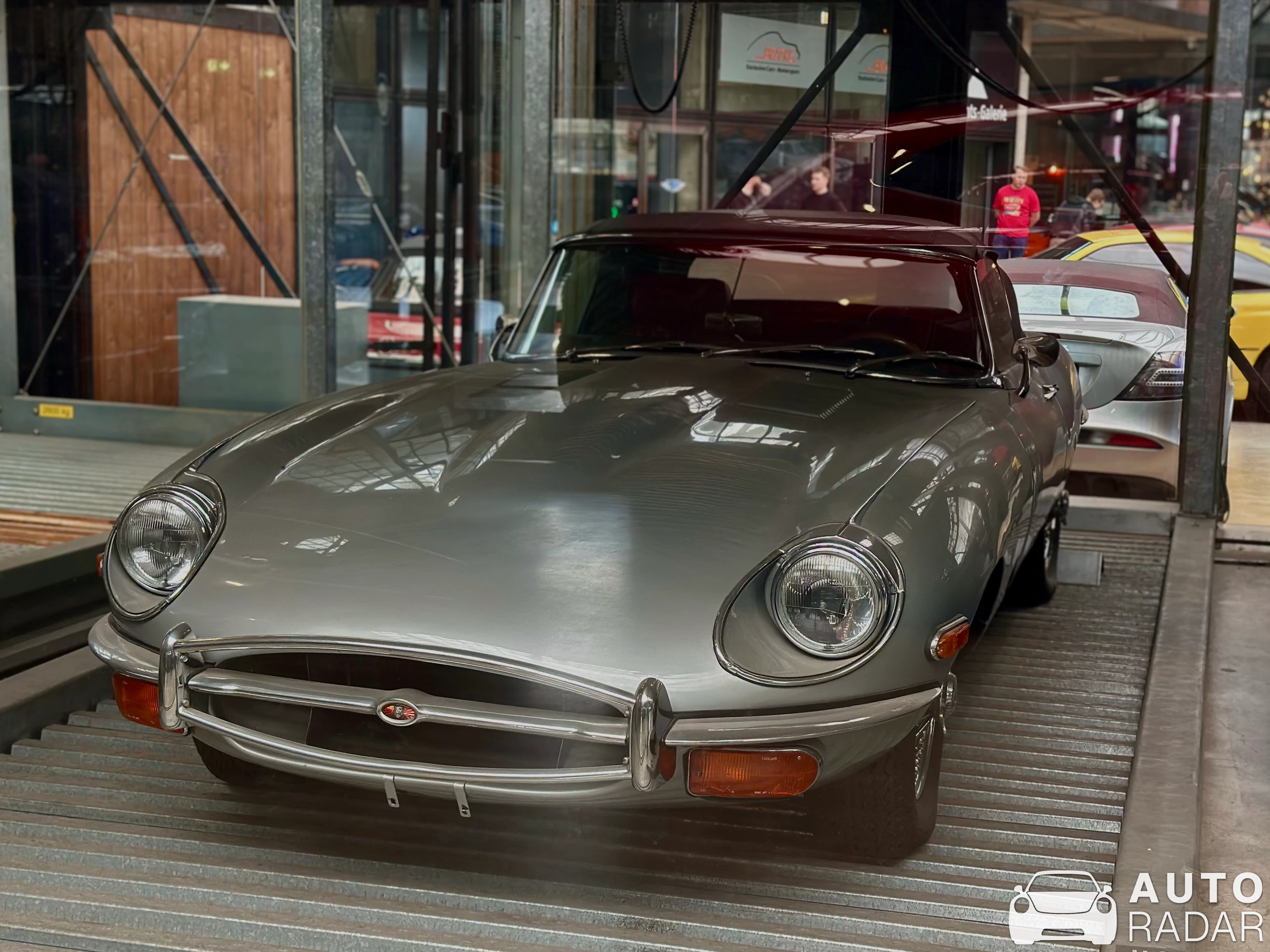 Jaguar E-Type Series 3 V-12 Roadster spotted in Düsseldorf