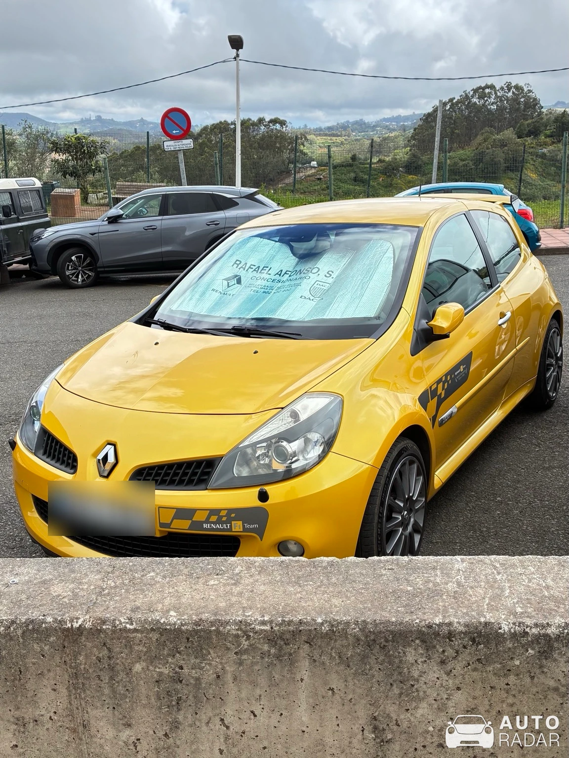 Renault Clio RS F1 Team R27 spotted in Montaña Alta