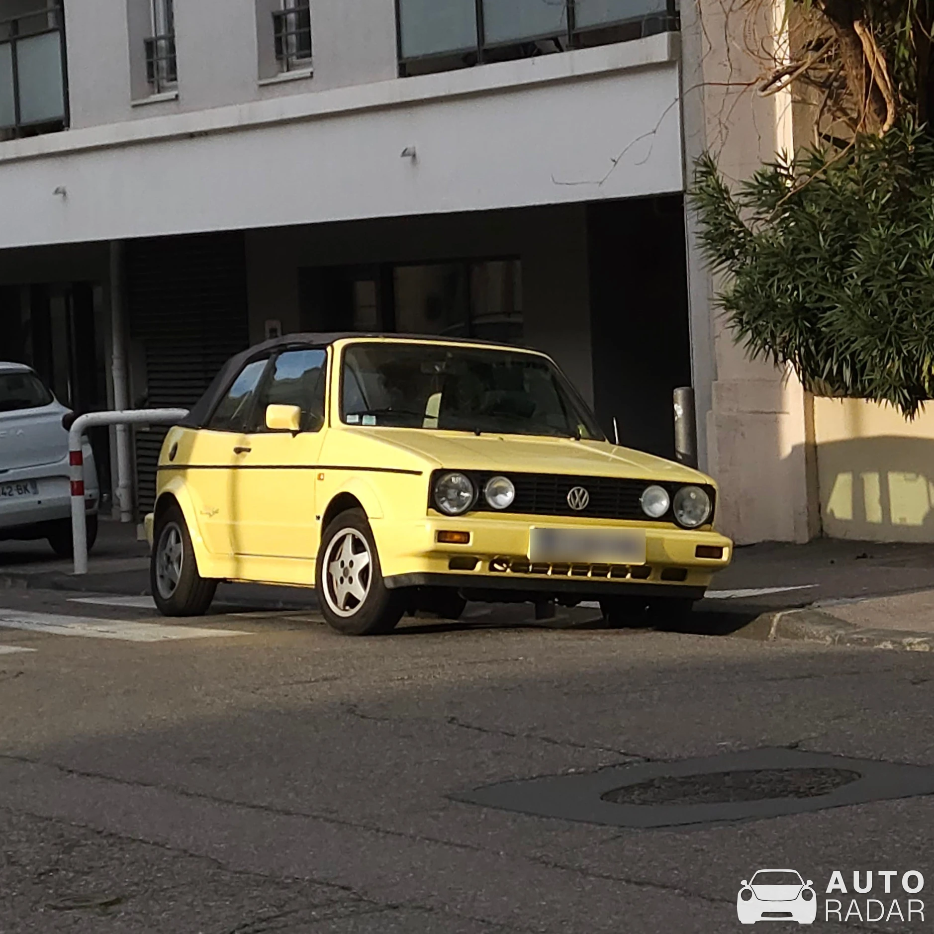 Volkswagen Golf Cabriolet MkII spotted in Marseille