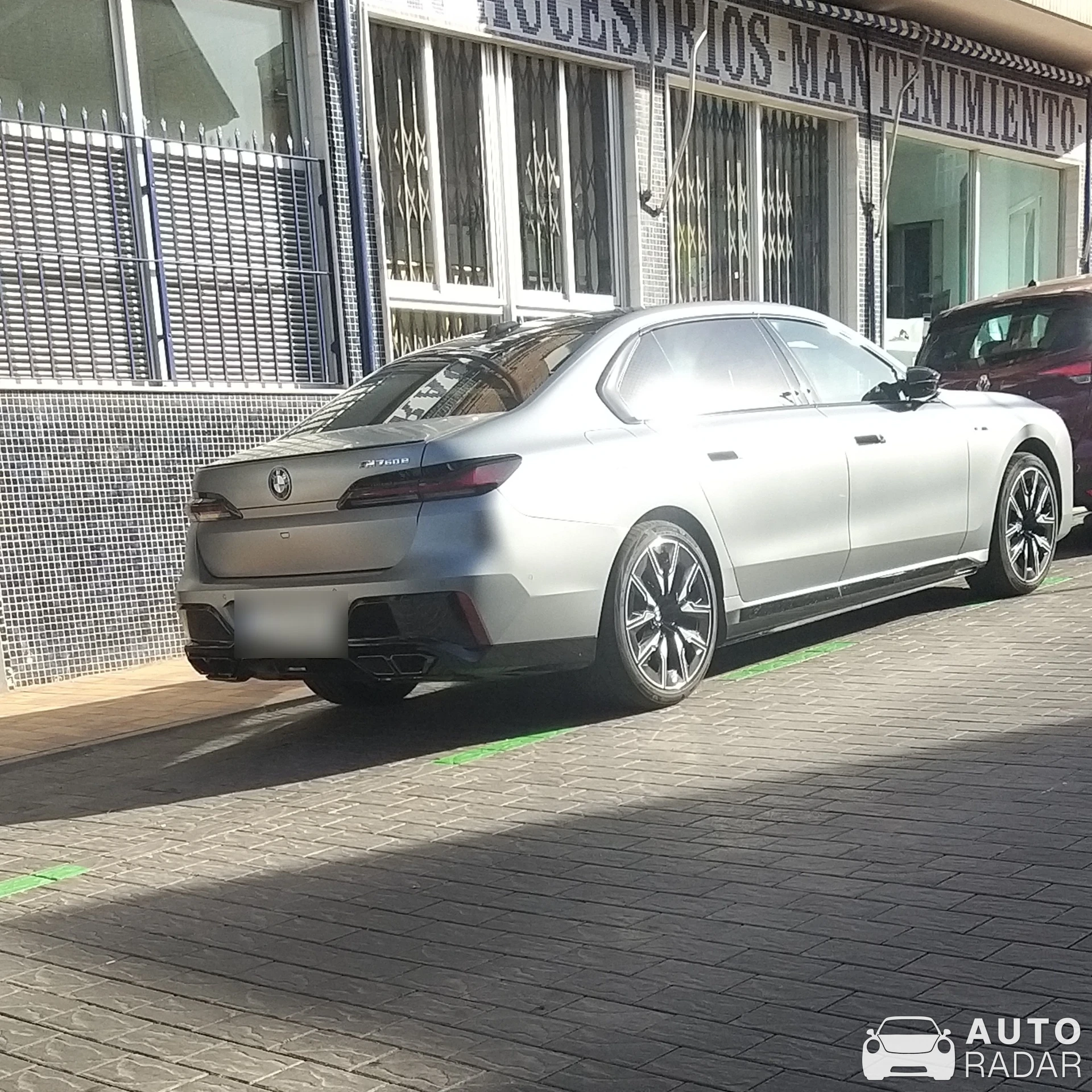 BMW M760e xDrive spotted in Pozuelo de Alarcón, España