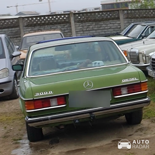 Mercedes-Benz 300E W123 spotted in Arad