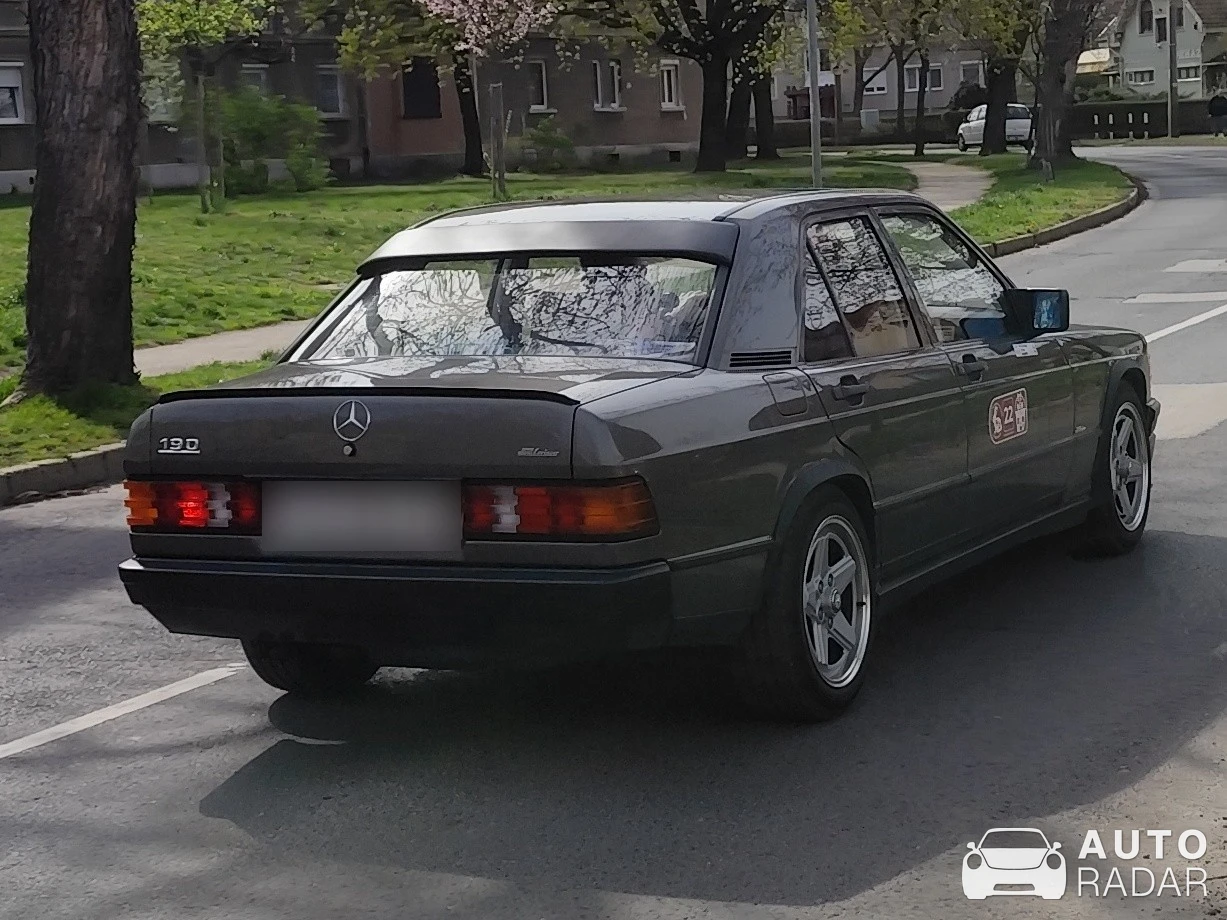 Mercedes-Benz 190 E W201 2.3-16 spotted in Tatabánya