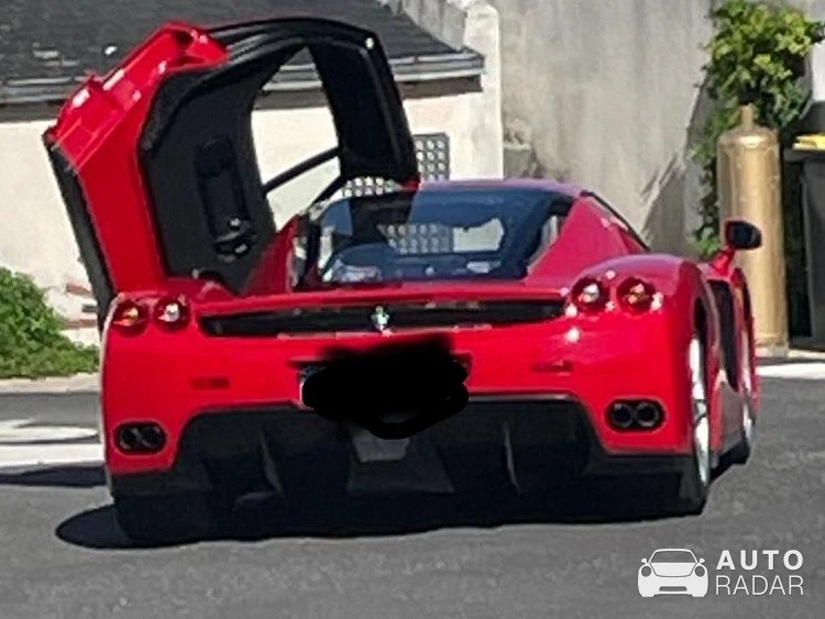 Ferrari Enzo spotted in Tours