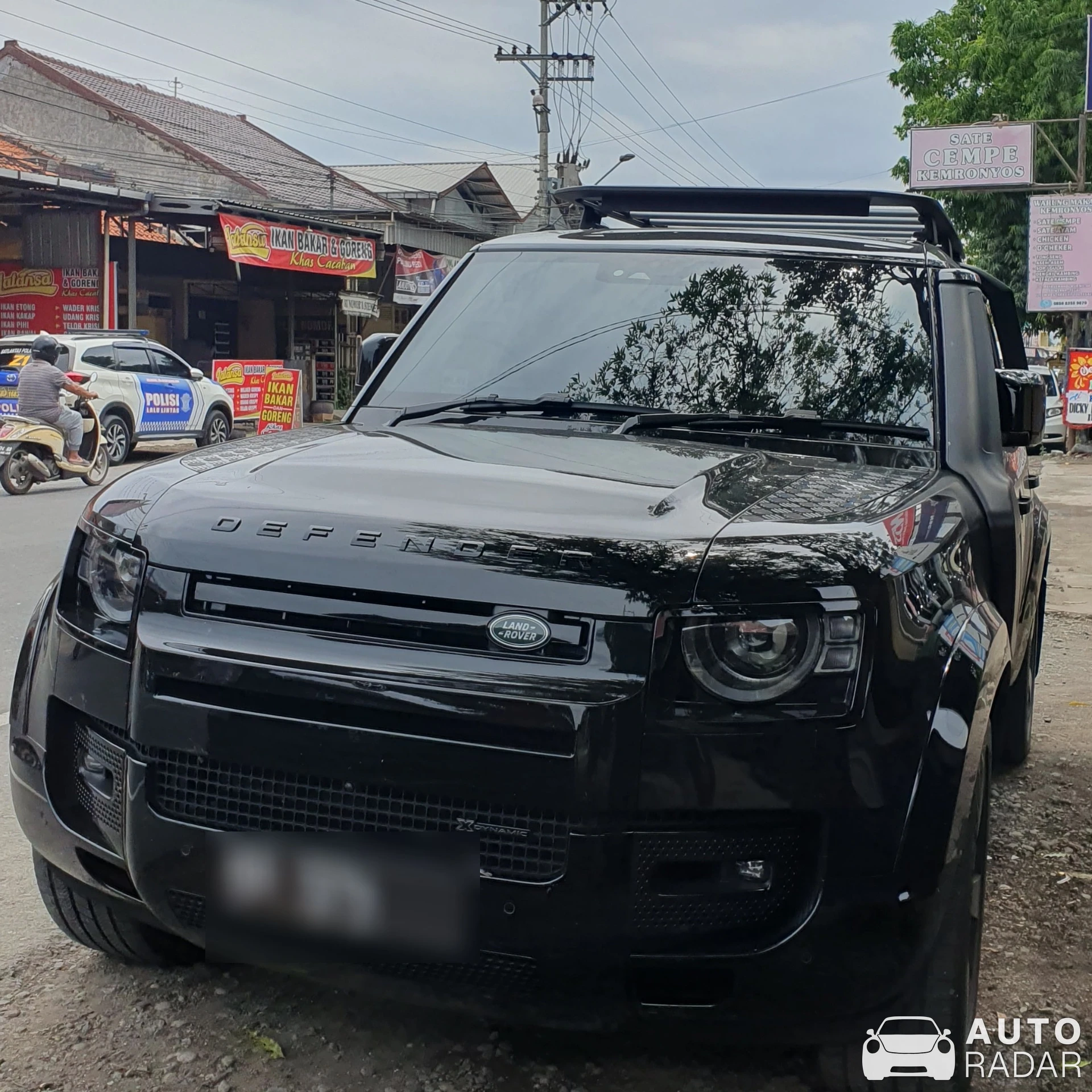 Land Rover Defender spotted in Kabupaten Tegal, Indonesia