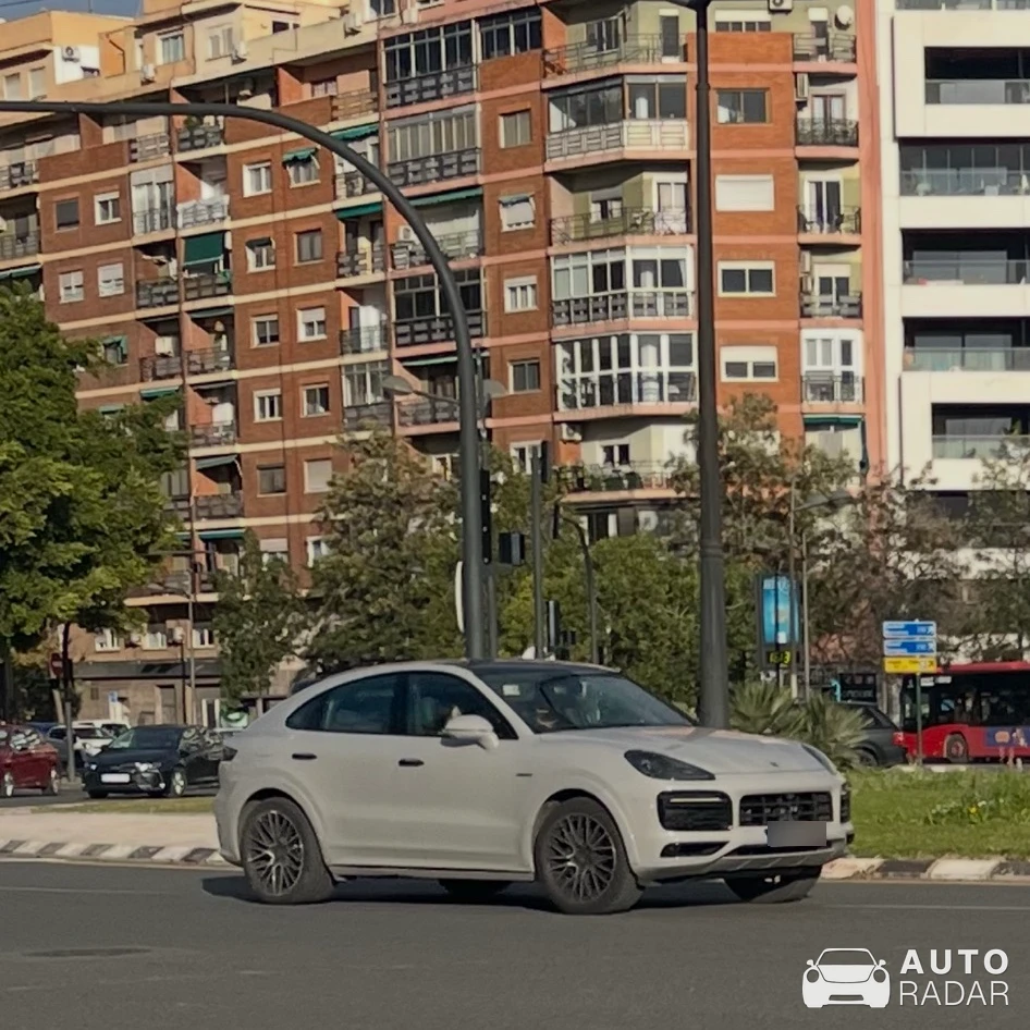 Porsche Cayenne Coupé Turbo S E-Hybrid spotted in València, España
