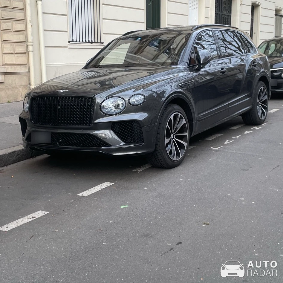 Bentley Bentayga V8 spotted in Paris, France
