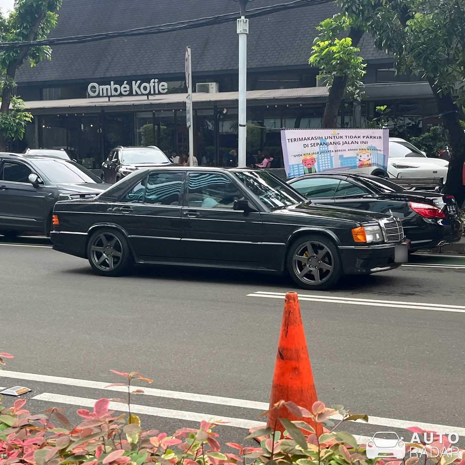 Mercedes-Benz 190 E W201 spotted in Kota Jakarta Selatan, Indonesia