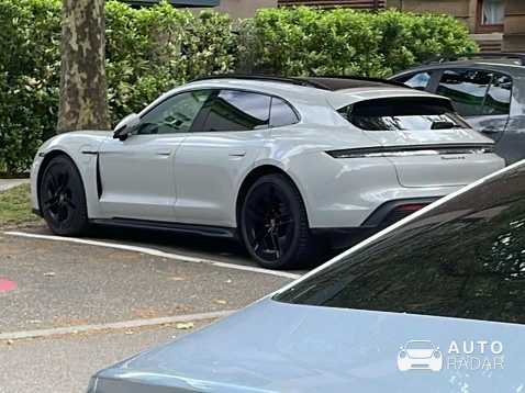 Porsche Taycan 4S Cross Turismo spotted in Heilbronn