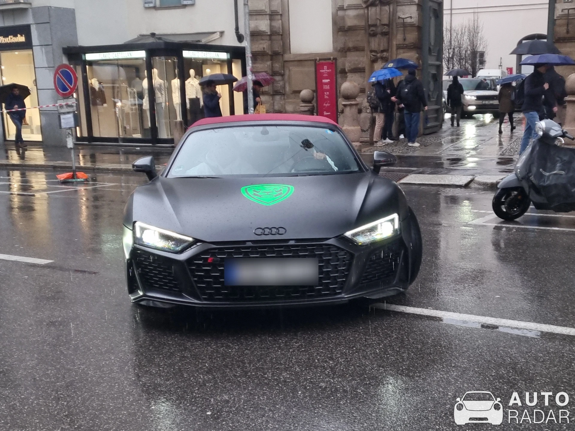 Audi R8 V10 Spyder Performance spotted in Milano, Italy