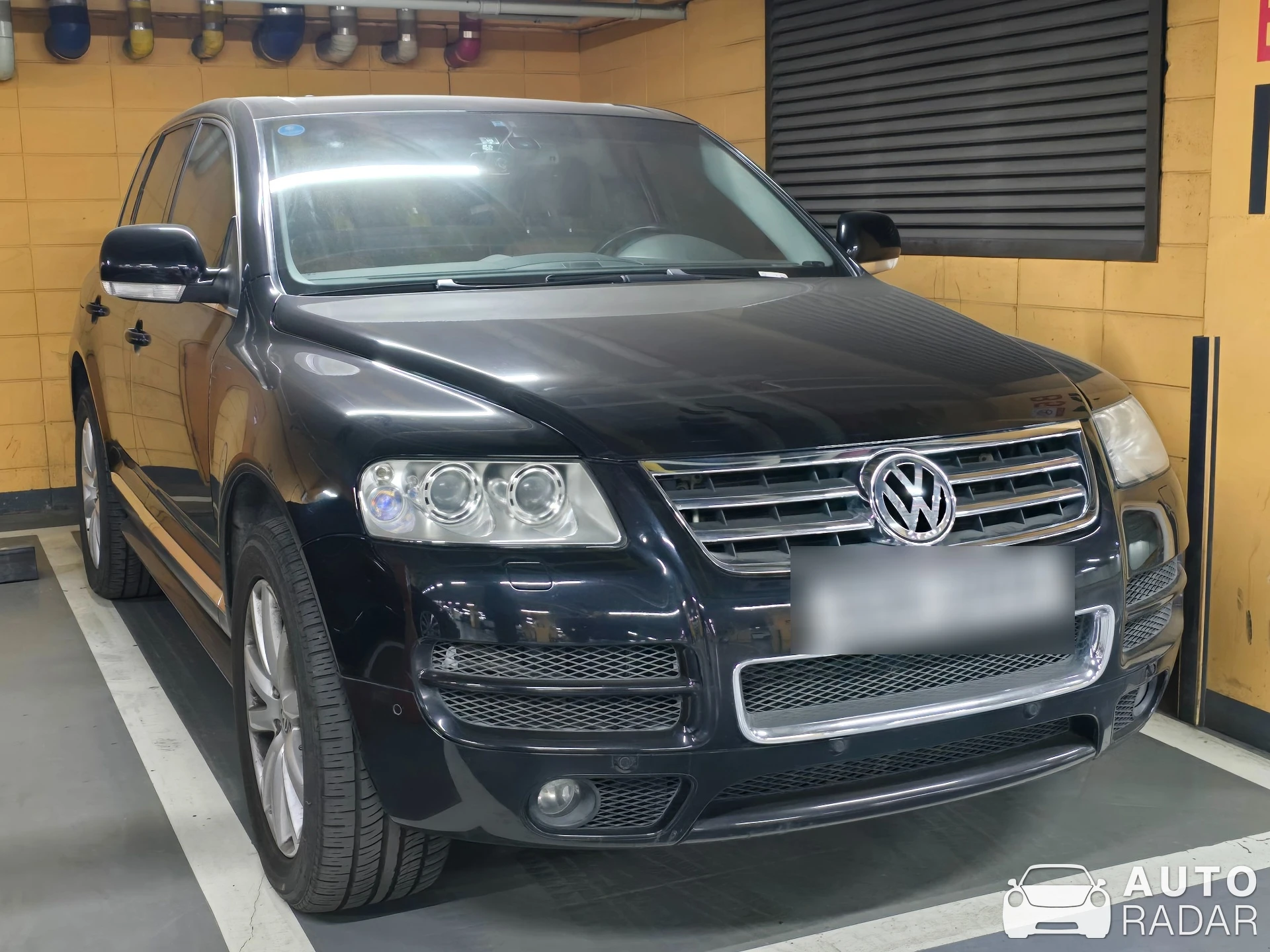 Volkswagen Touareg W12 spotted