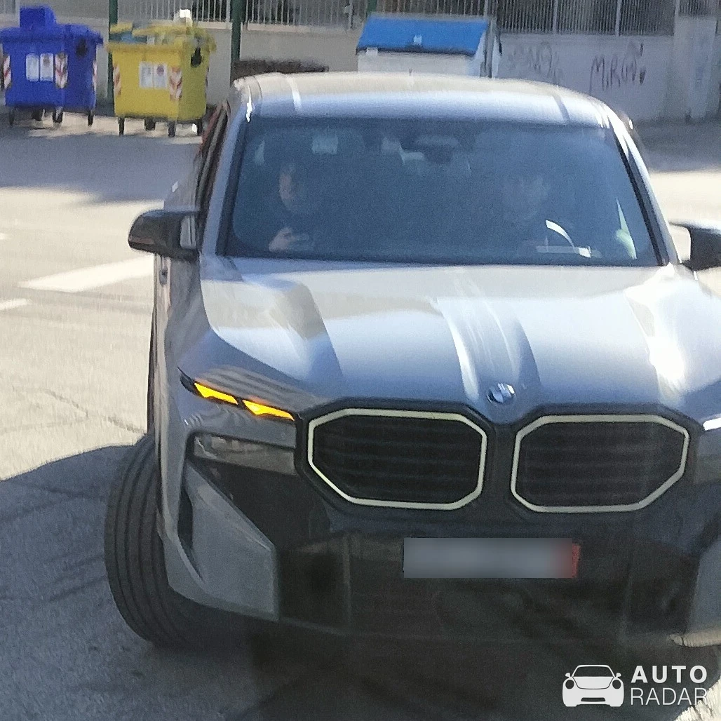 BMW XM G09 spotted in Bari, Italy