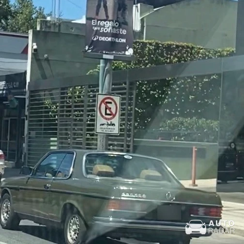 Mercedes-Benz 280 SE spotted in Villa Urquiza, Argentina