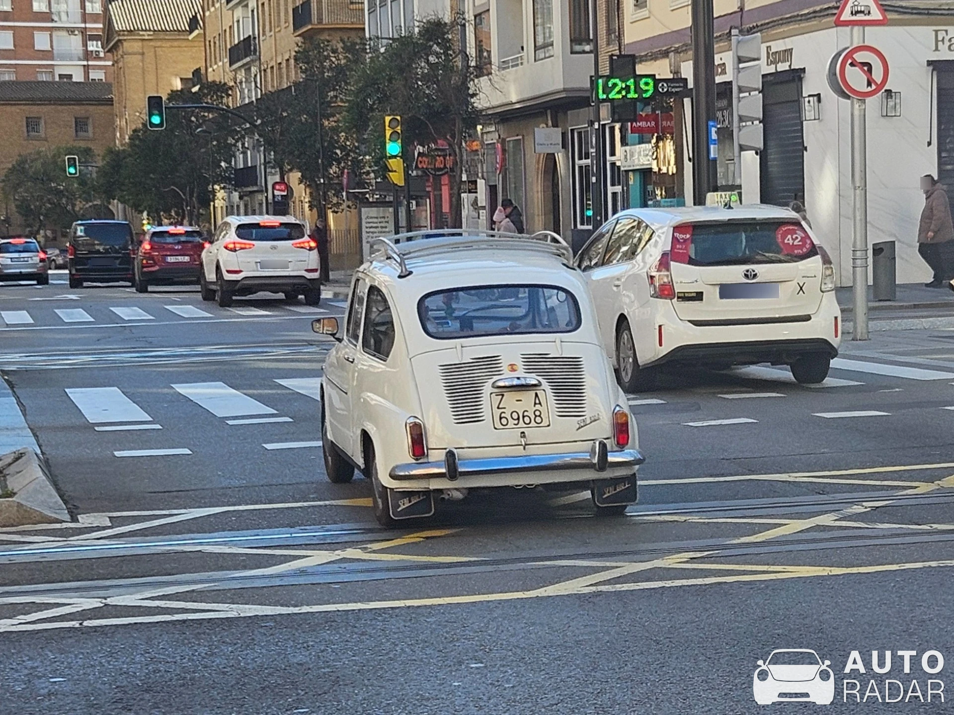 SEAT 600D spotted in Zaragoza