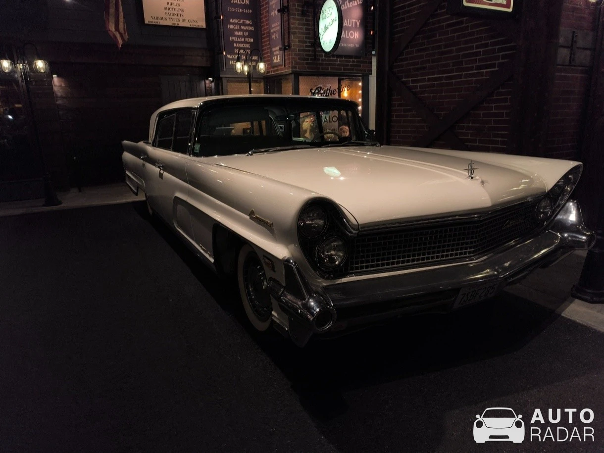 Lincoln Continental Mark V spotted in Nová Bystřice