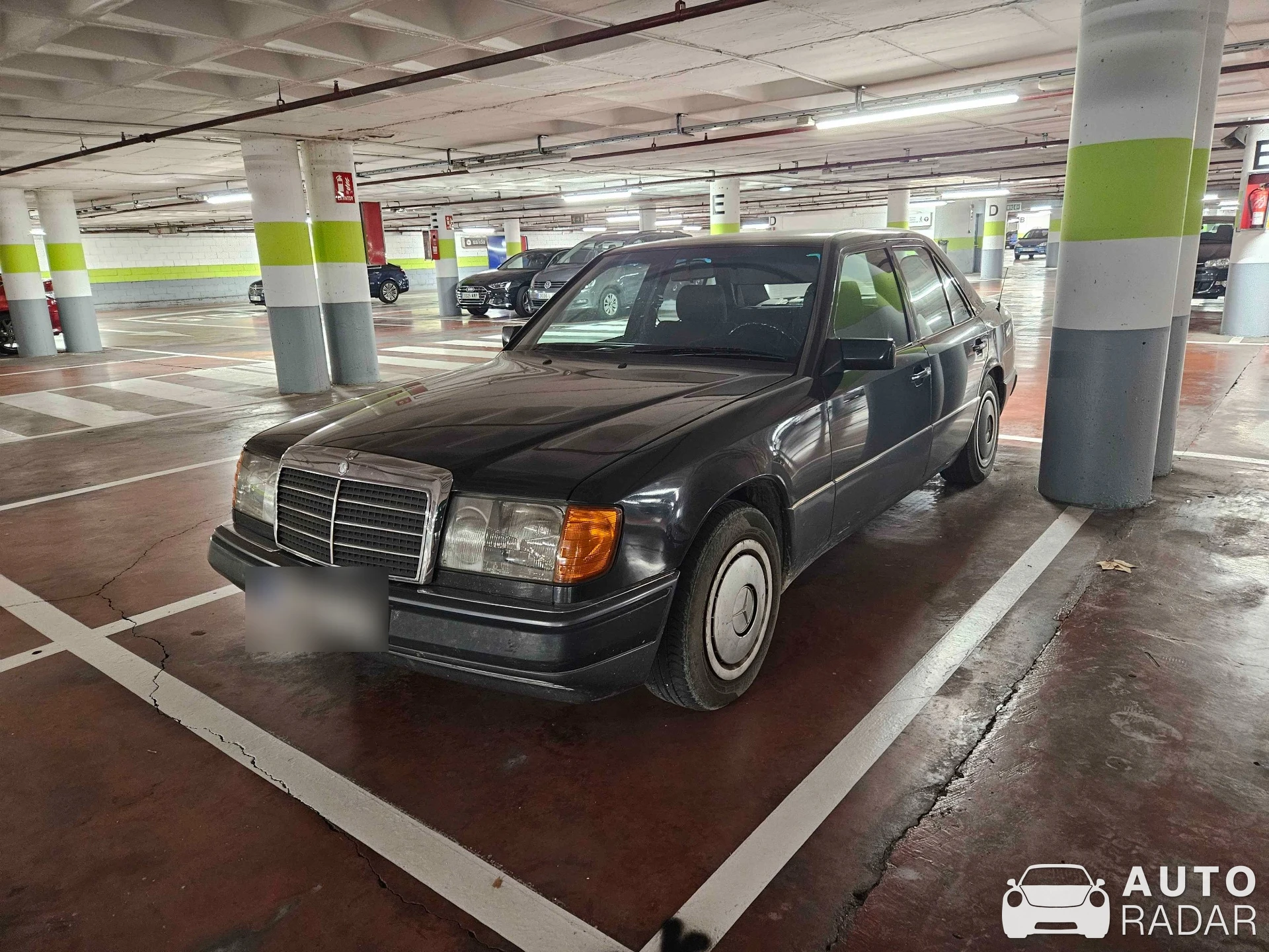 Mercedes-Benz 300E spotted in Zaragoza, España