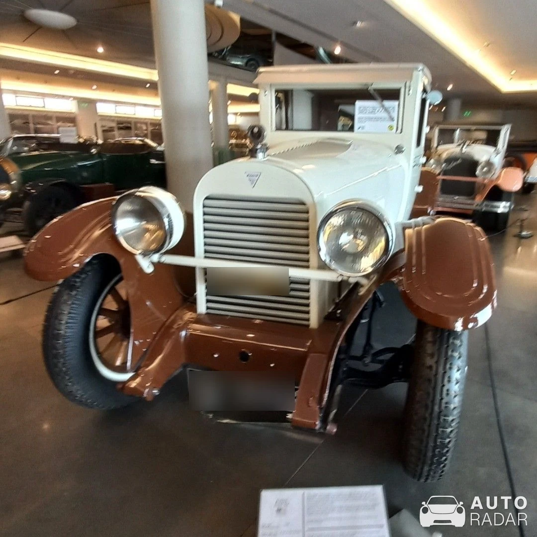 Hudson Super Six  spotted in Athina