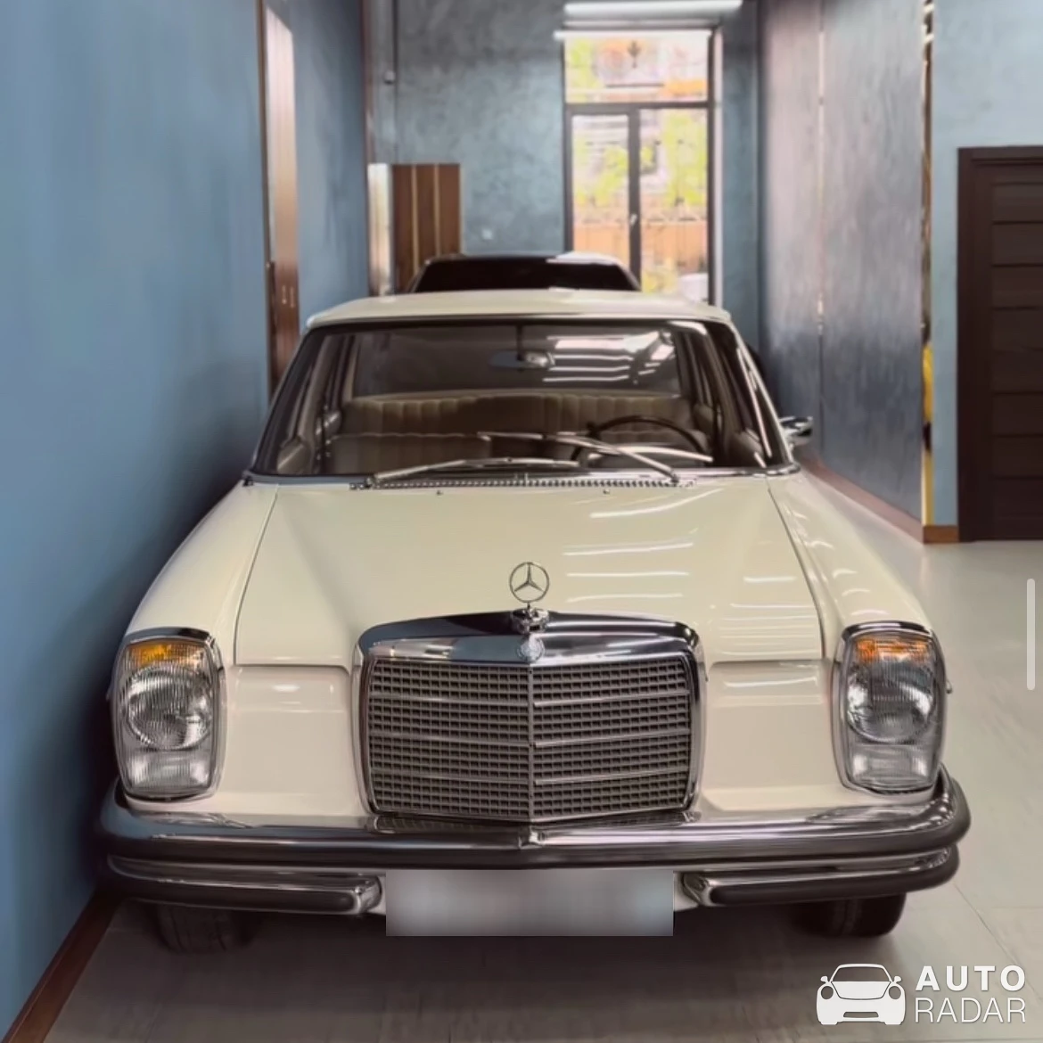 Mercedes-Benz 230E W114 spotted in Tashkent