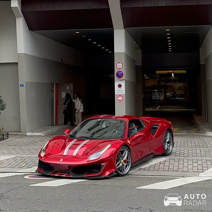 Ferrari 488 Pista Spider spotted in Levallois-Perret, France