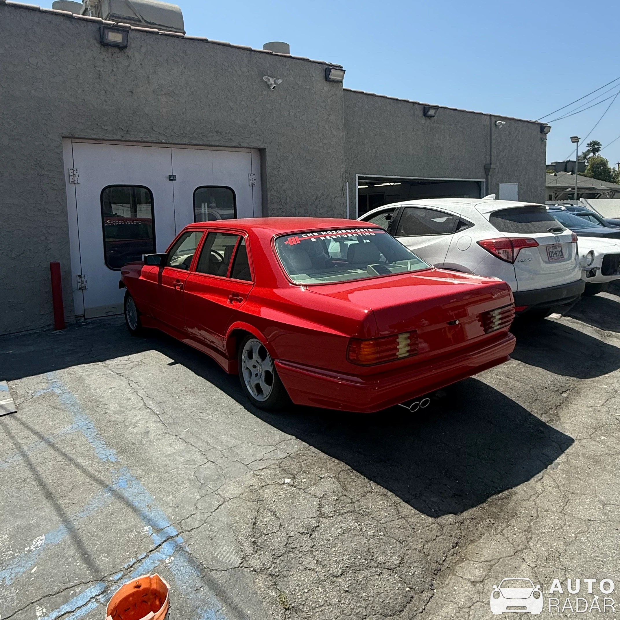 Mercedes-Benz 300 SE W126 spotted in Los Angeles