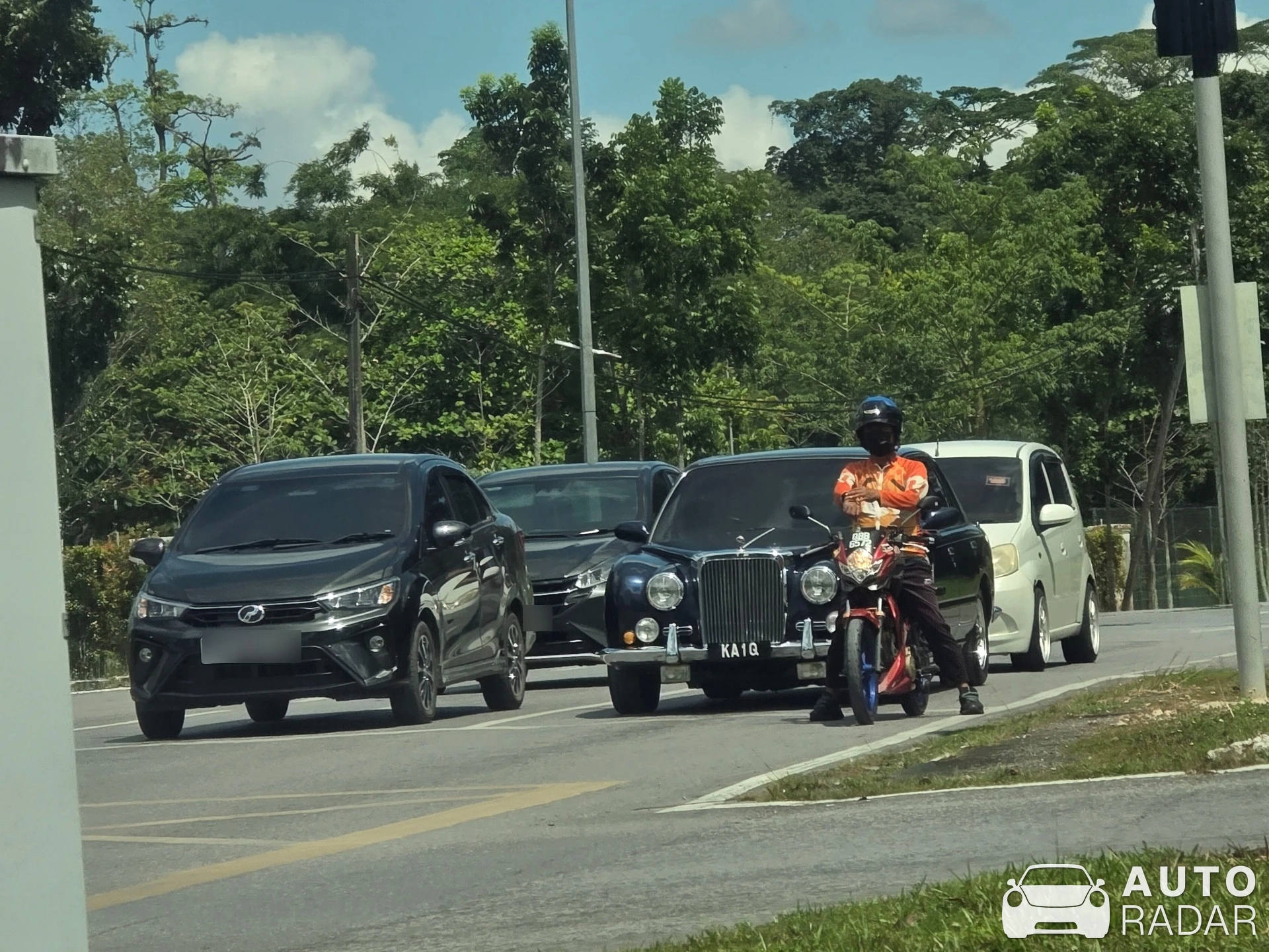 Mitsuoka Galue II spotted in Kuching