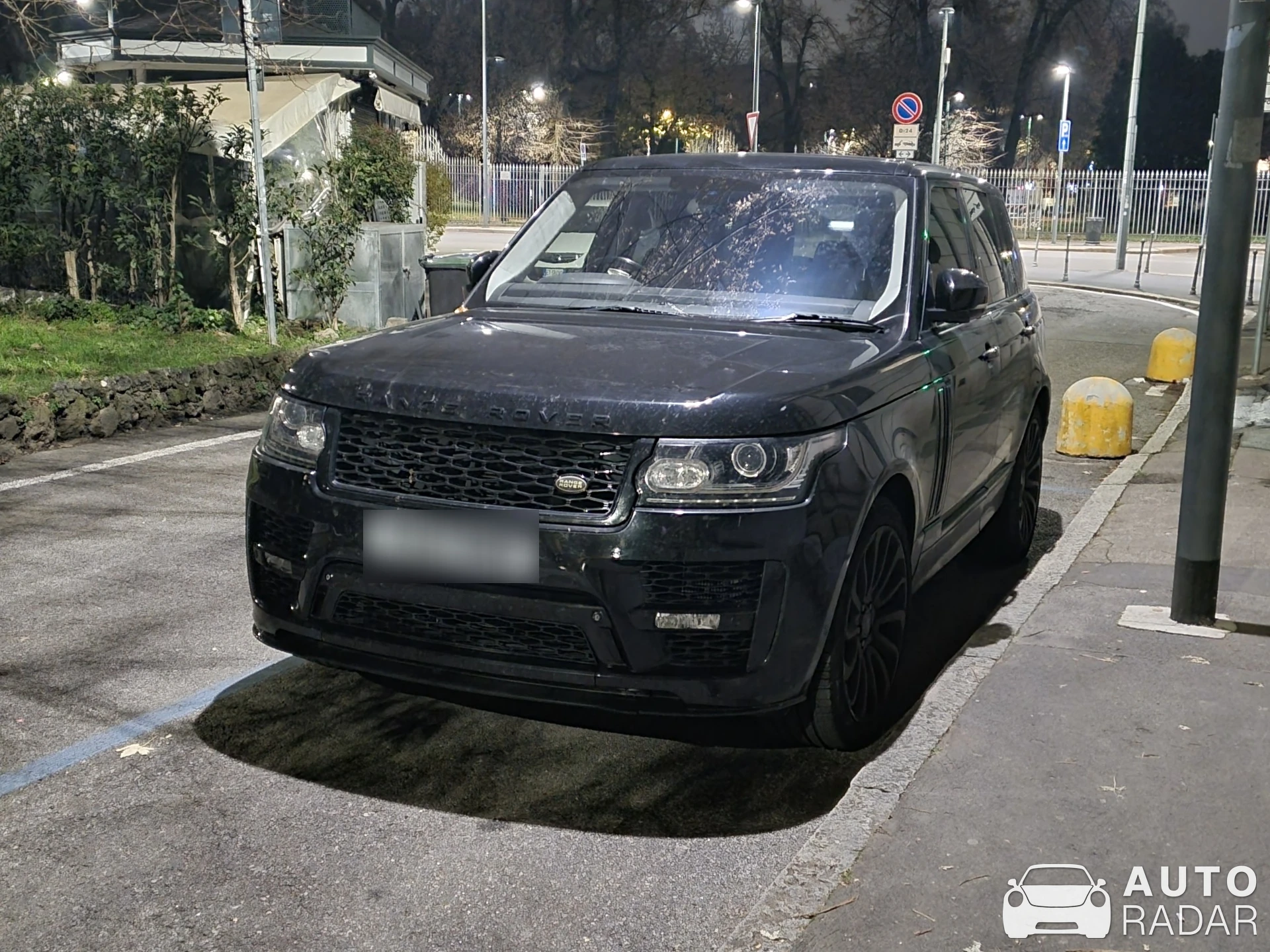Land Rover Range Rover Vogue spotted in Milano