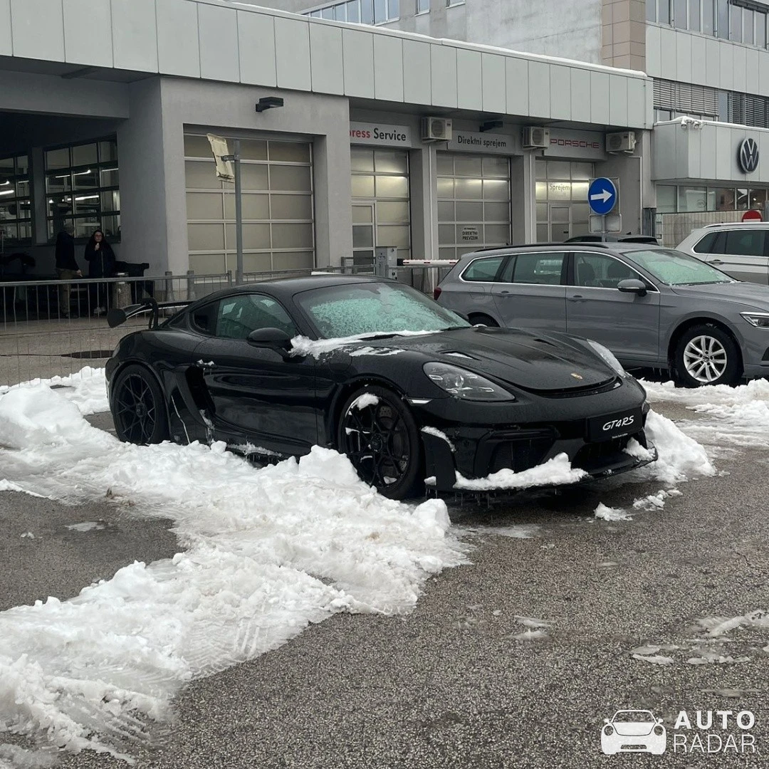 Porsche 718 Cayman GT4 RS spotted in Ljubljana, Slovenia