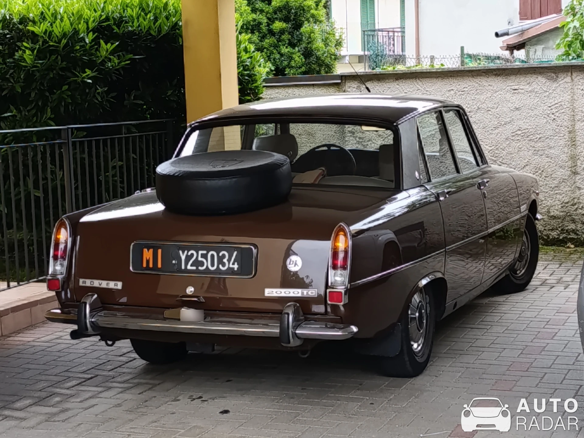 Rover P6 2000 spotted in Lisanza