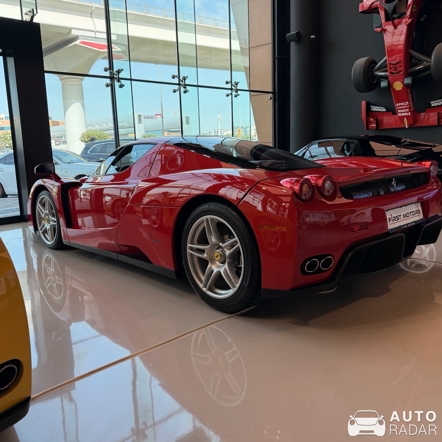 Ferrari Enzo spotted in دبي, Emirados Árabes Unidos
