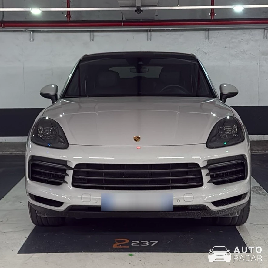 Porsche Cayenne spotted in Barcelona, Spain