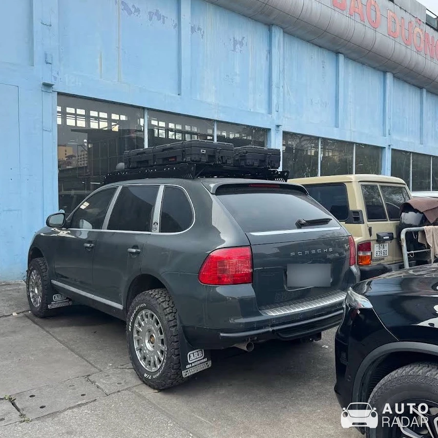 Porsche Cayenne Dakar spotted