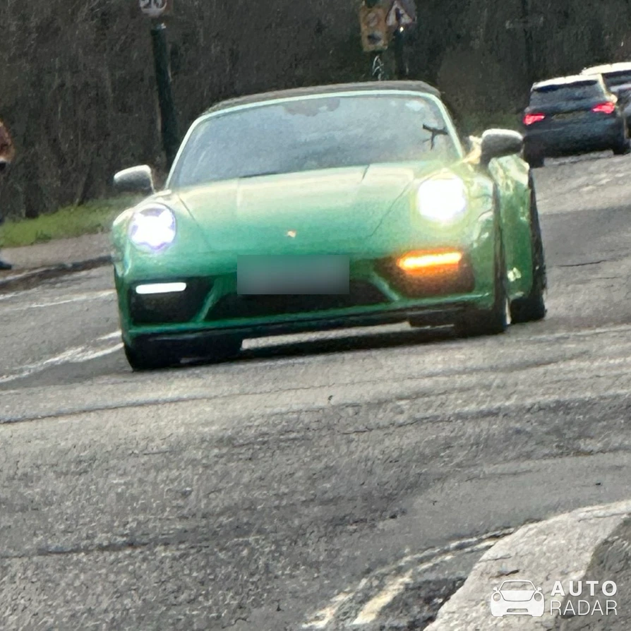 Porsche 992 Carrera GTS Cabriolet MkI spotted in Greater London, Storbritannien