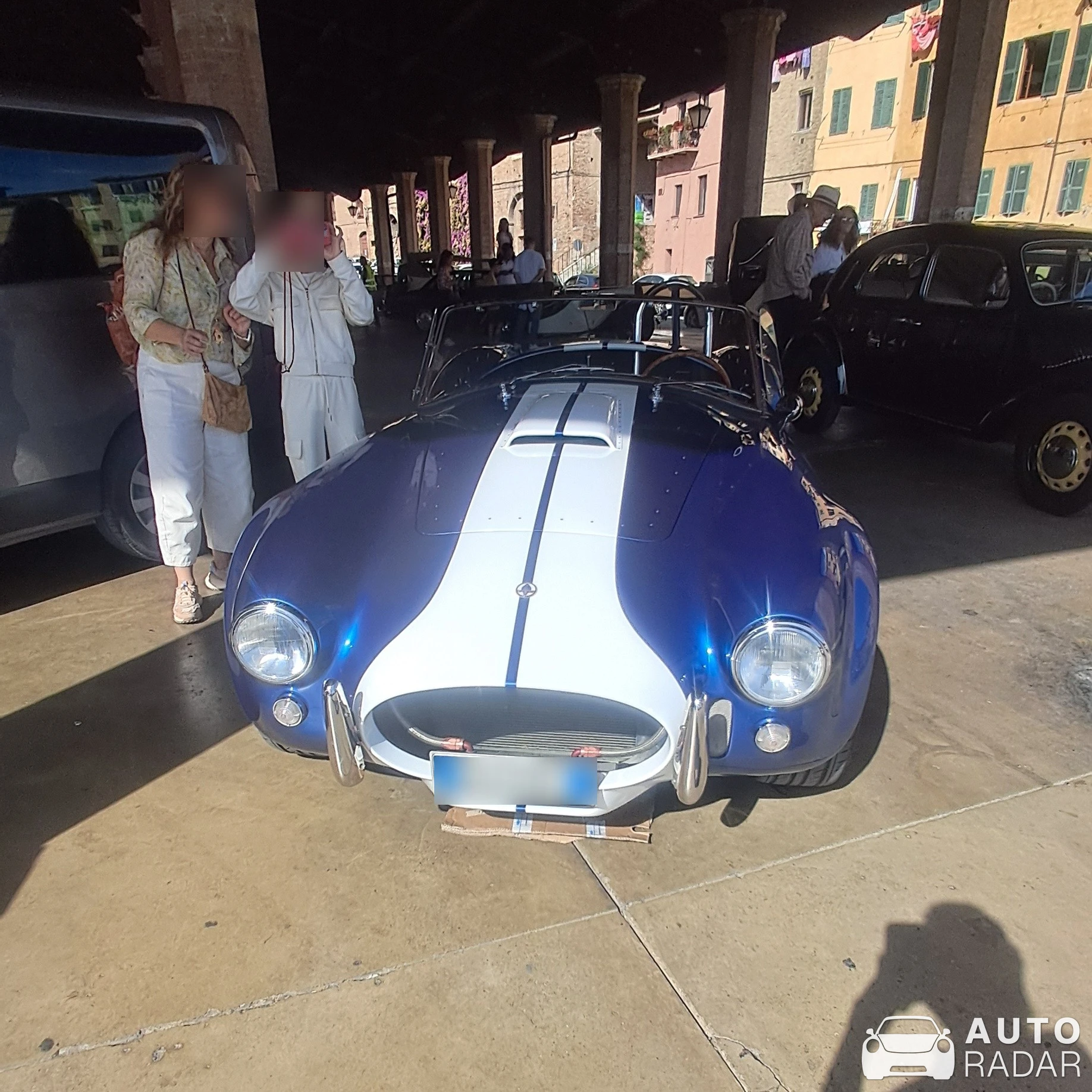 AC Cobra spotted in Siena