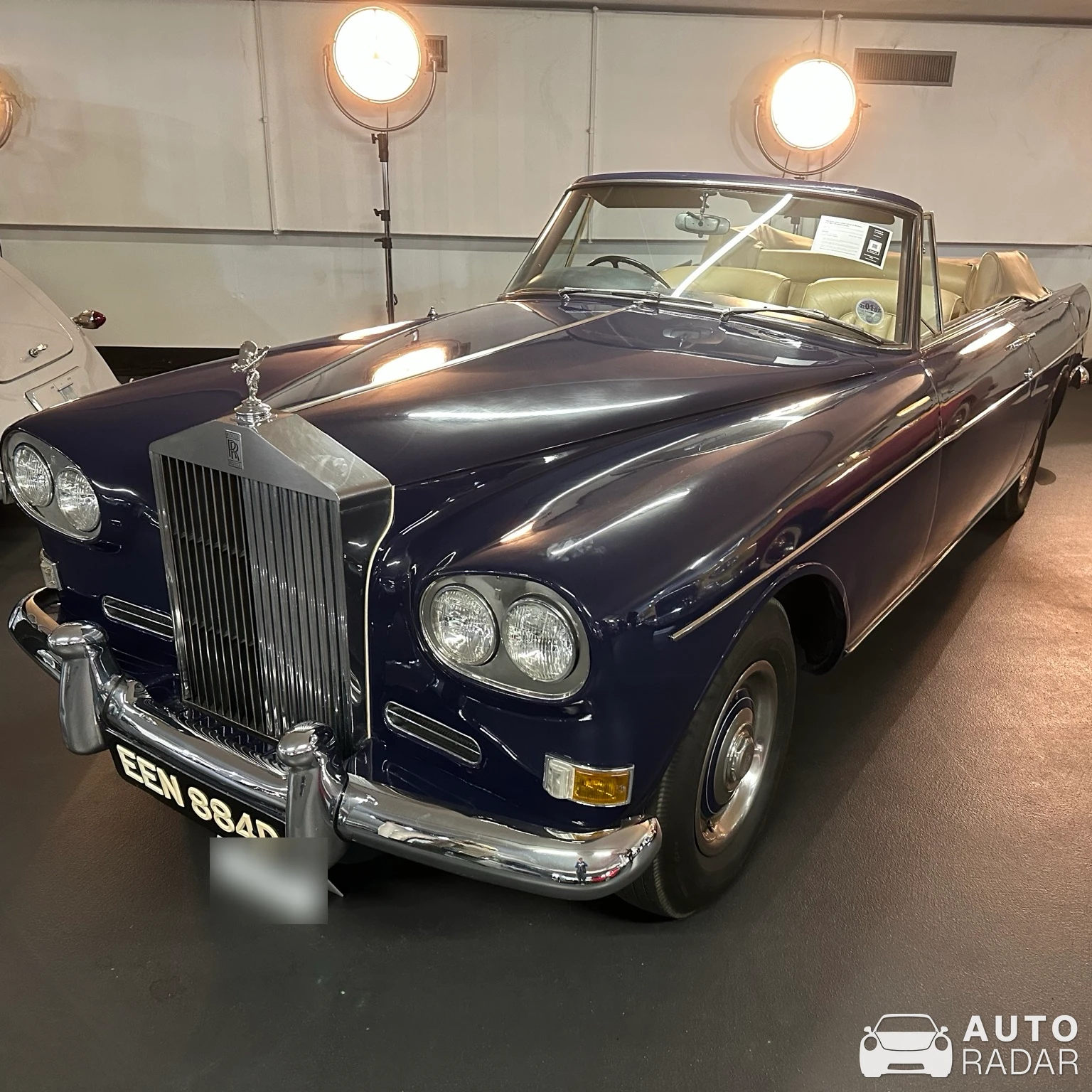 Rolls-Royce Silver Cloud III spotted in Zürich