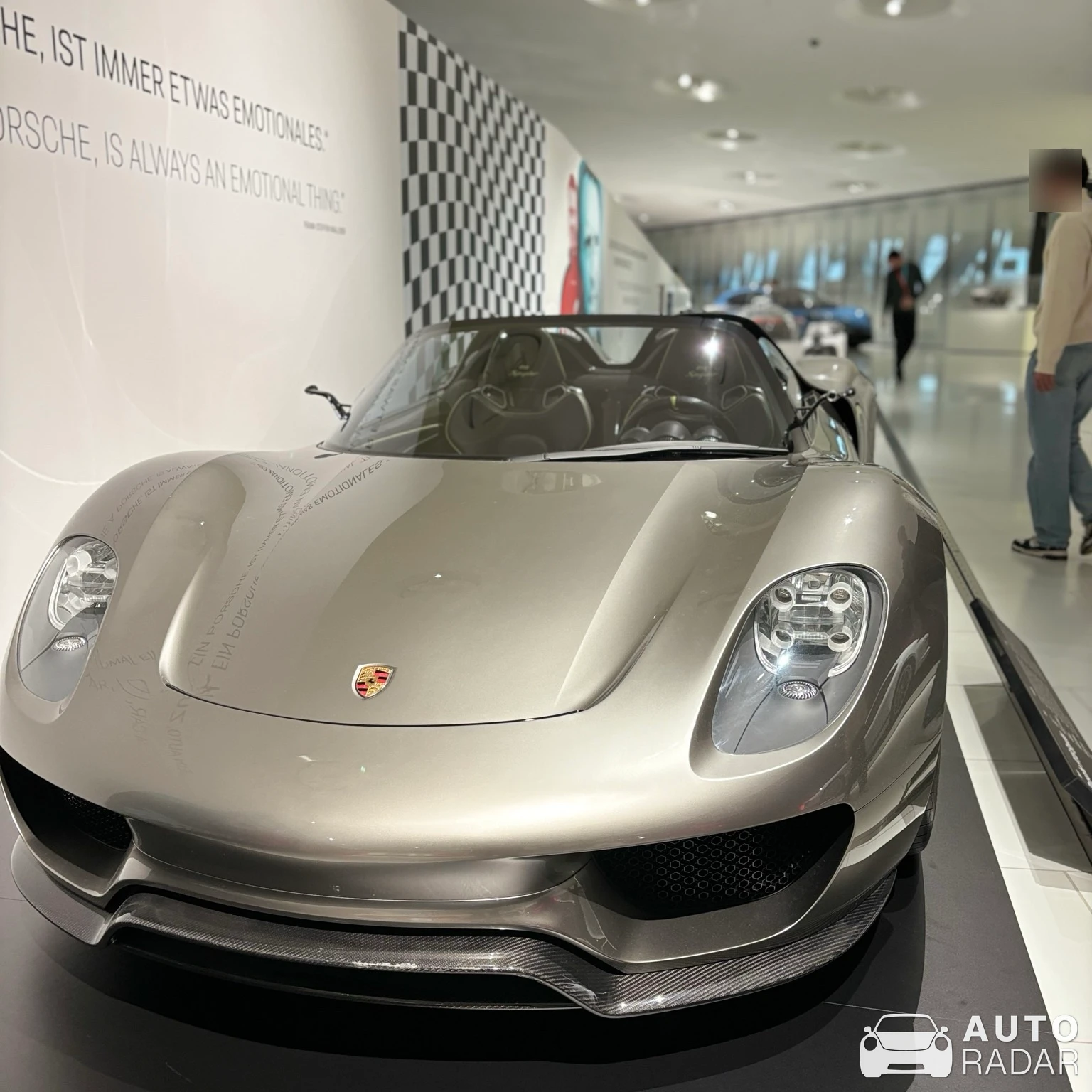 Porsche 918 Spyder Studie spotted in Stuttgart