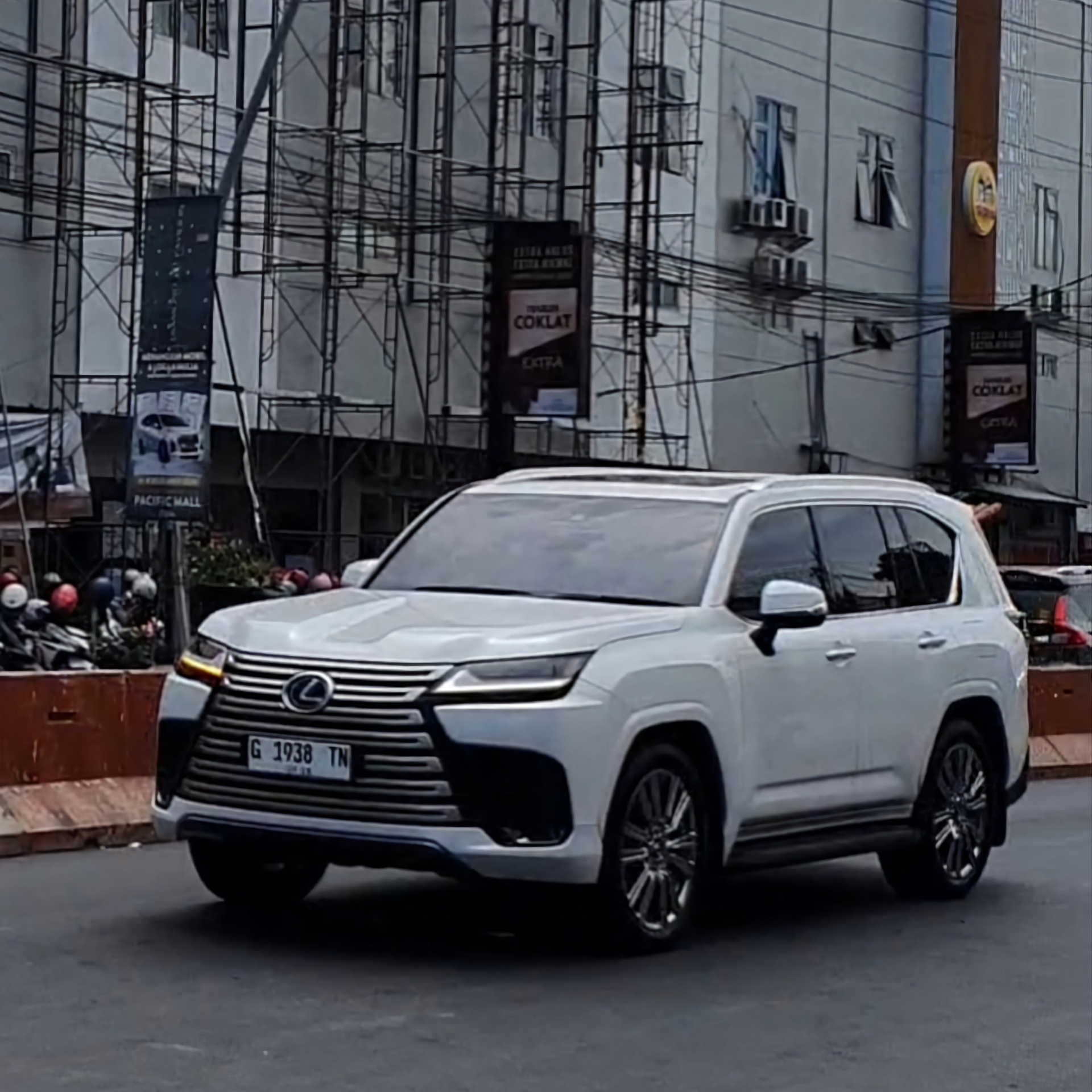 Lexus LX 600