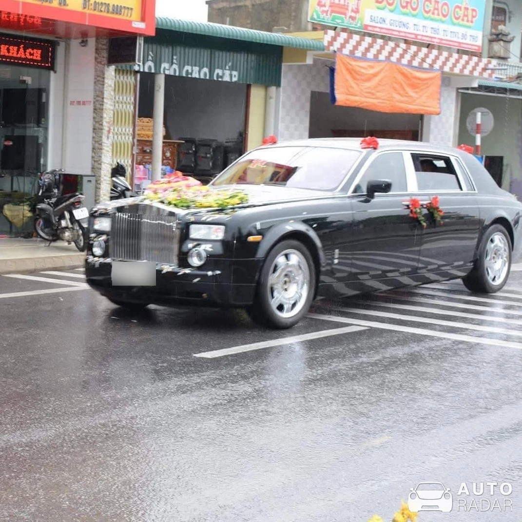 Rolls-Royce Phantom VII EWB spotted