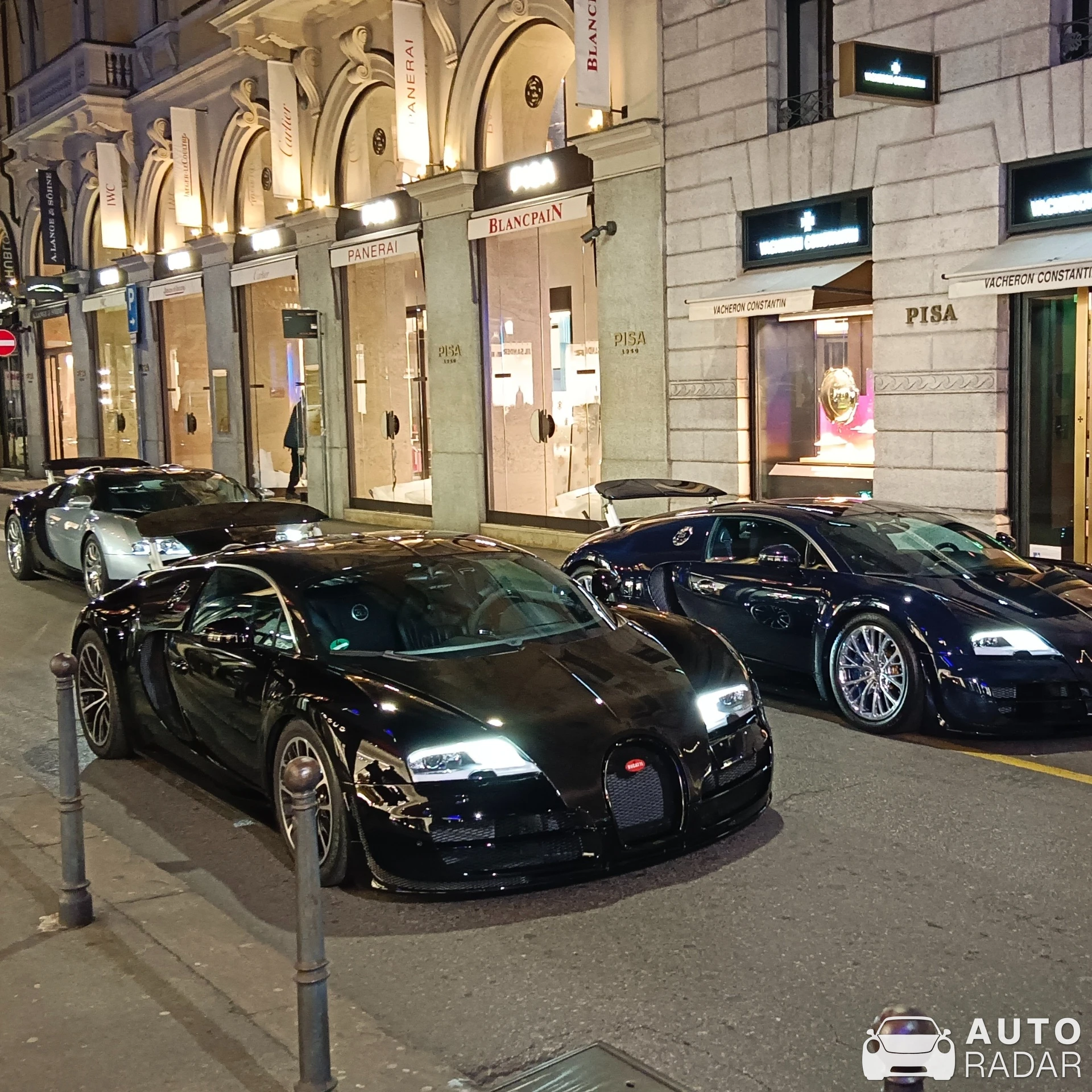 Bugatti Veyron 16.4 Super Sport spotted in Milano, Italy