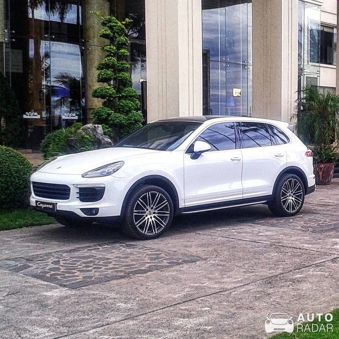 Porsche Cayenne spotted in Đồng Hới