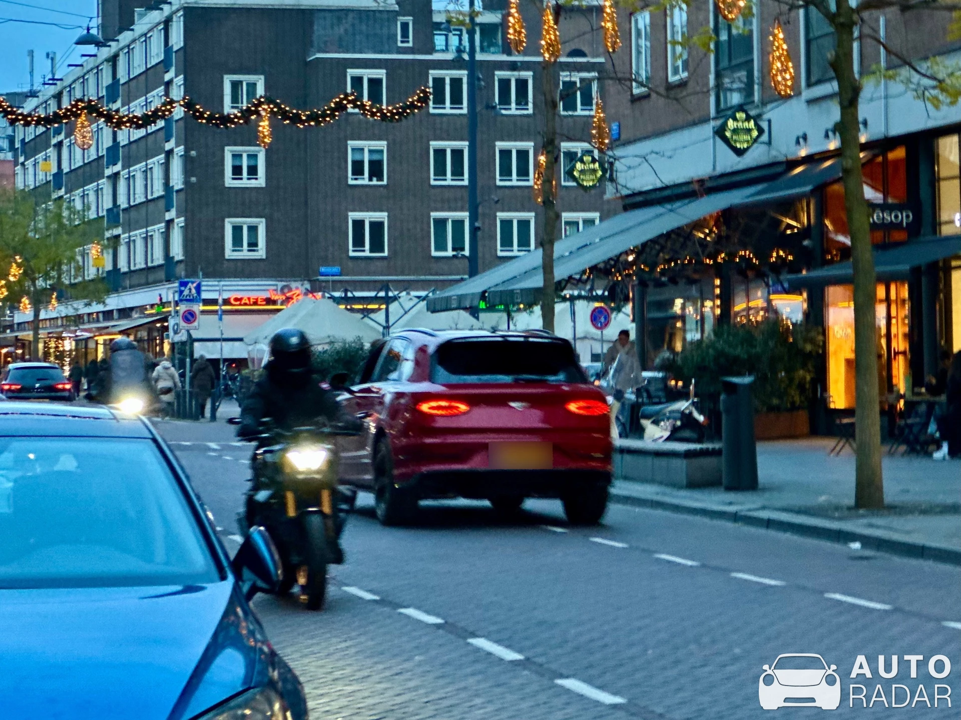 Bentley Bentayga V8 2021 First Edition spotted in Rotterdam