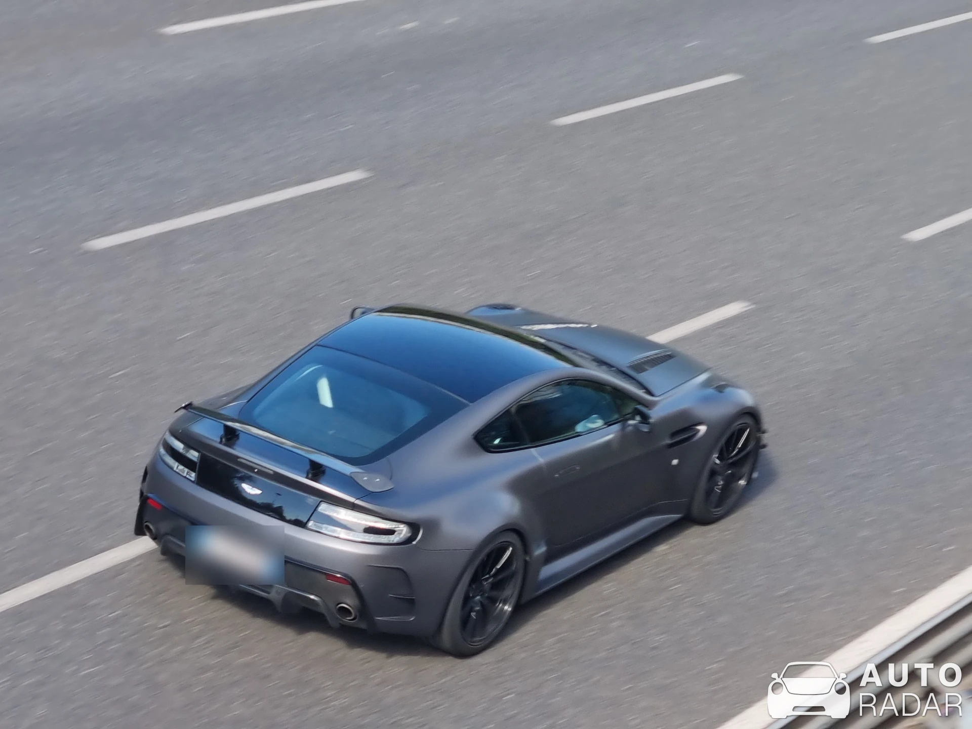 Aston Martin V8 Vantage GT spotted in Milano