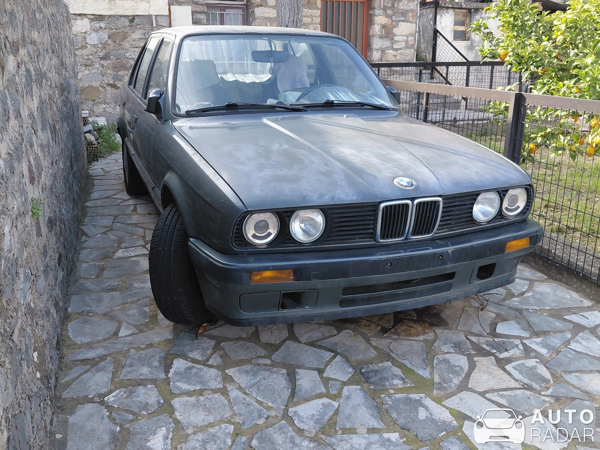 BMW 3 Series E30 spotted in Patra