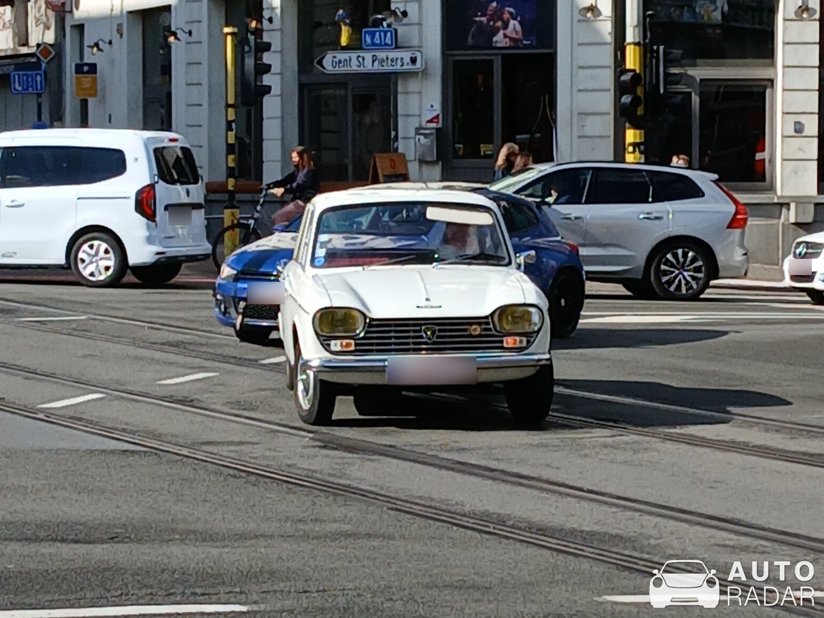 Peugeot 204 spotted in Gent