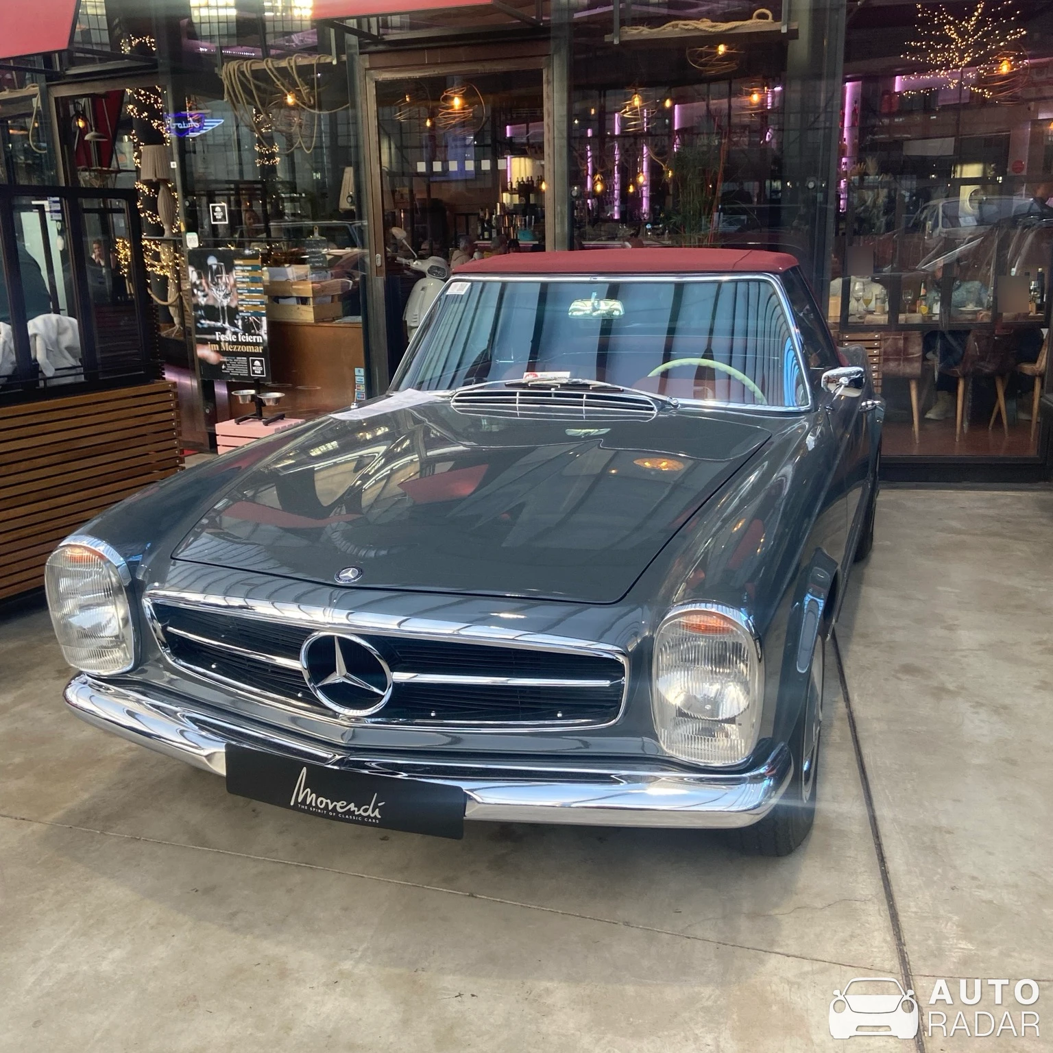 Mercedes-Benz 280SL W113 spotted in Düsseldorf, Deutschland