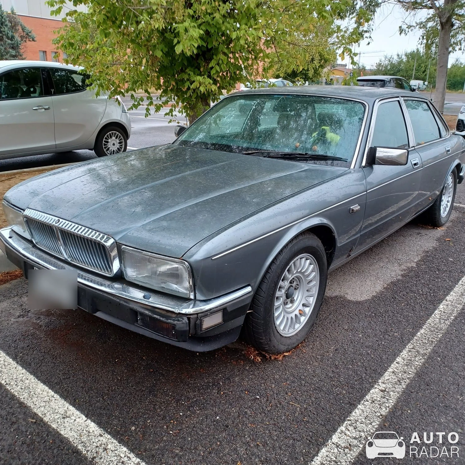 Jaguar XJ spotted in Bari, Italy