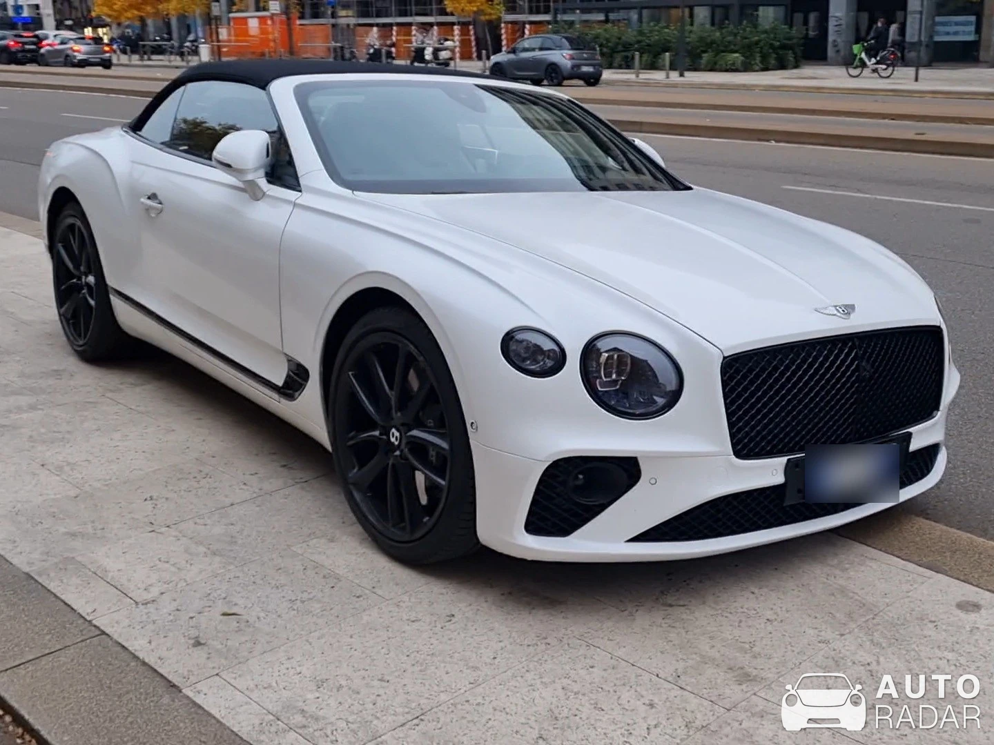 Bentley Continental GTC V8 spotted in Milano, Italia