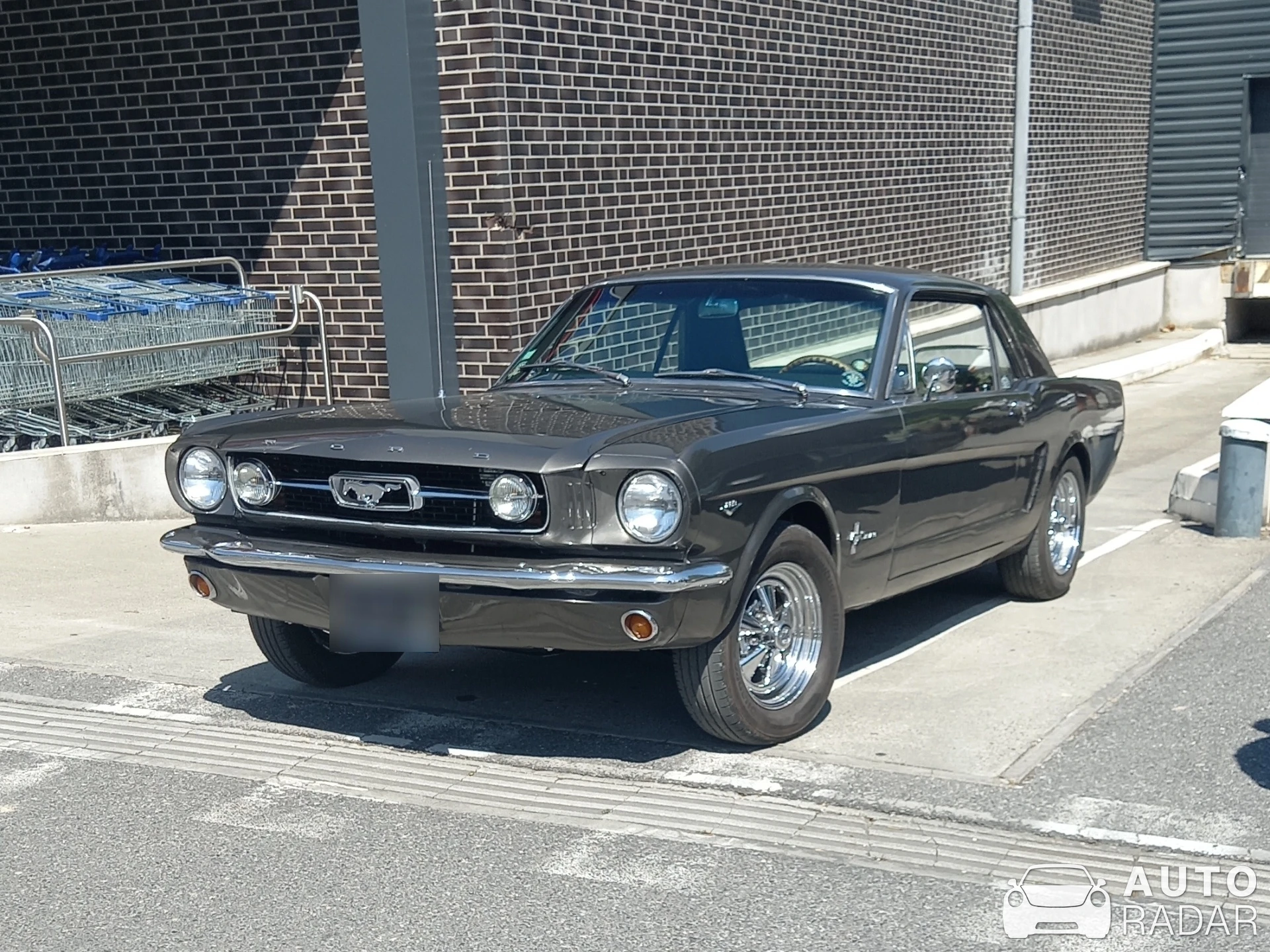 Ford Mustang 289 V8 spotted in Sevrier