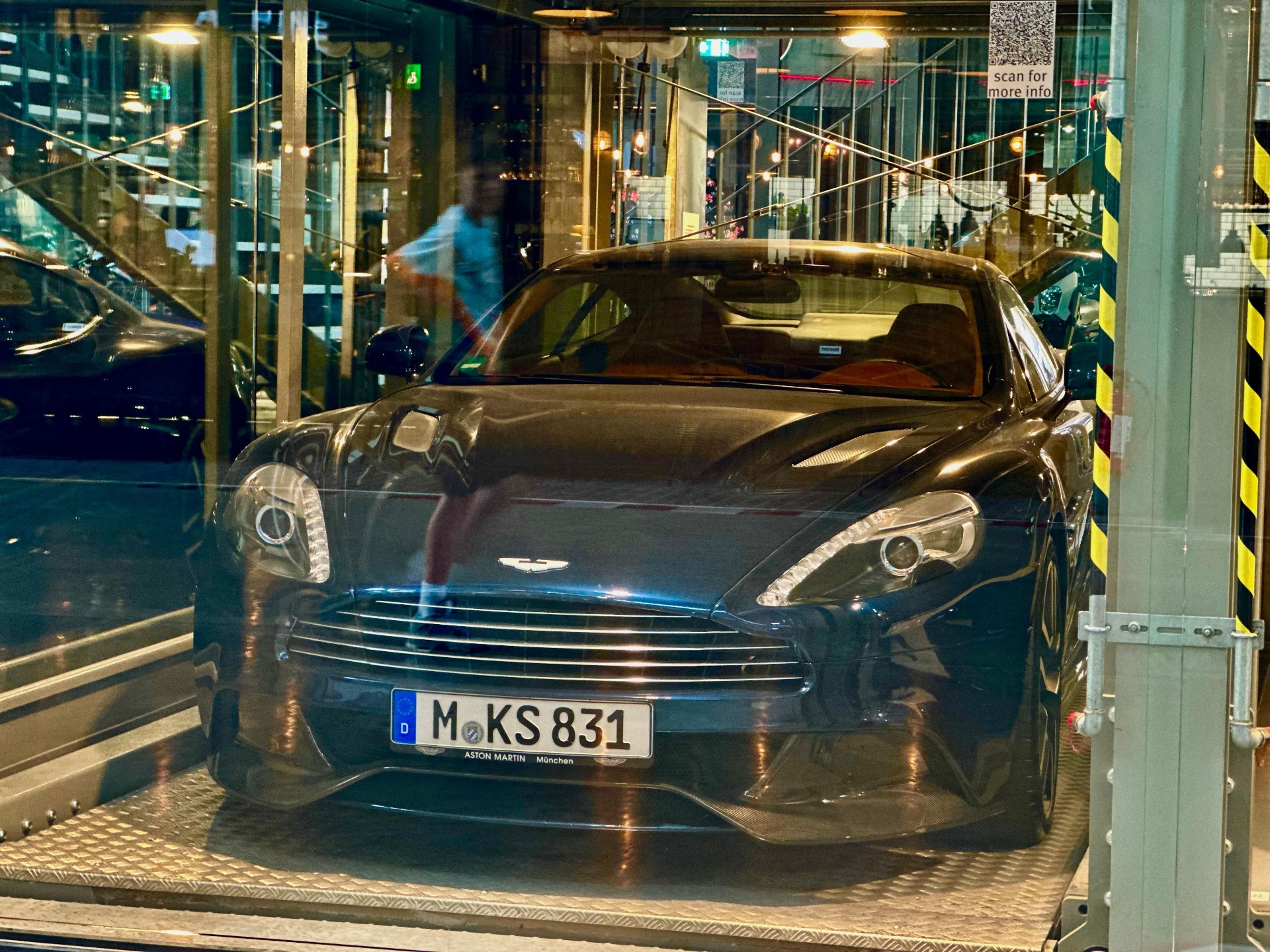 Aston Martin Vanquish 2013